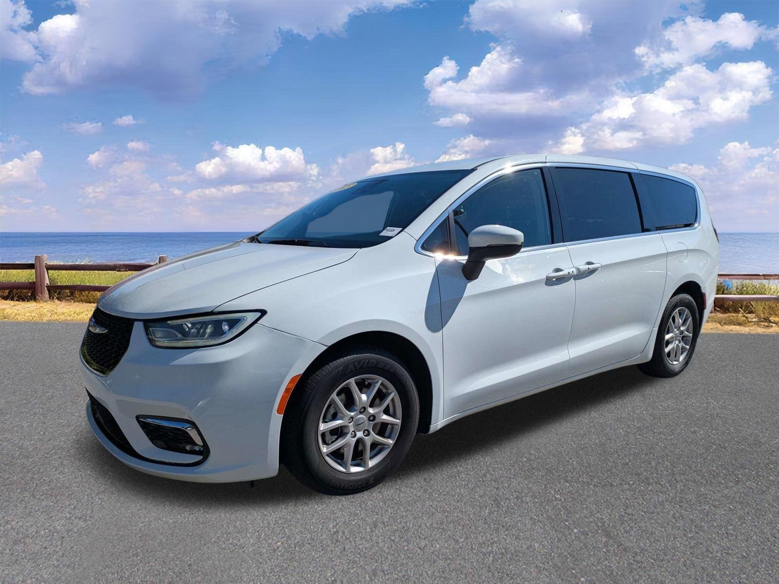 Used 2023 Bright White Clearcoat Chrysler Touring L image 4