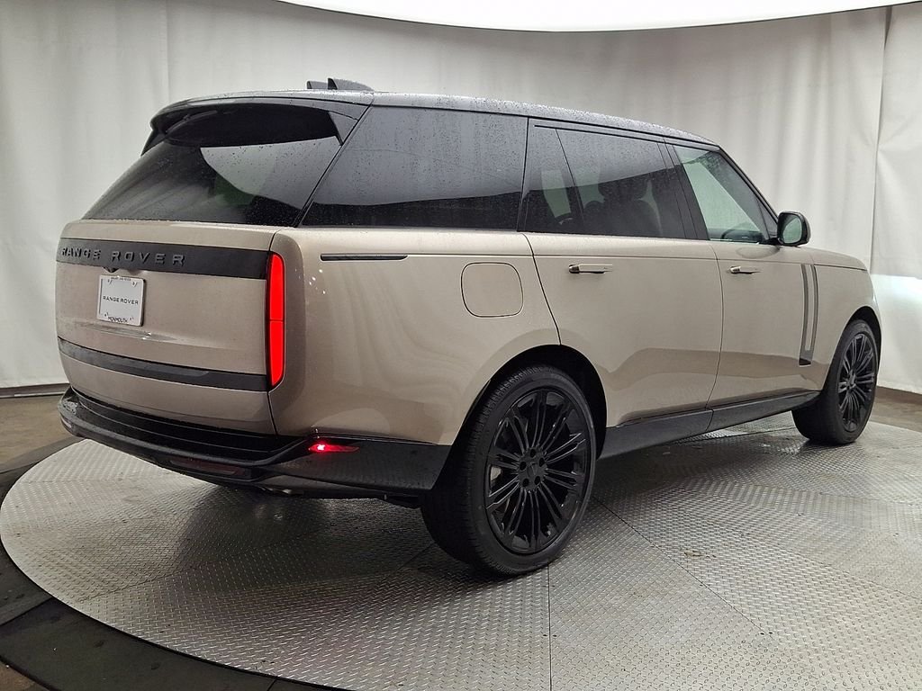 New 2026 Batumi Gold Premium Metallic Land Rover SE image 3
