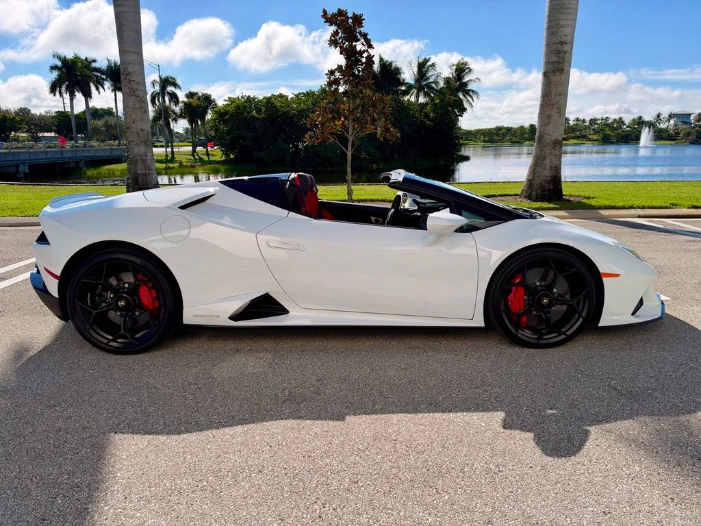 Used 2023 Bianco Monocerus Metallic Lamborghini Spyder AWD image 6