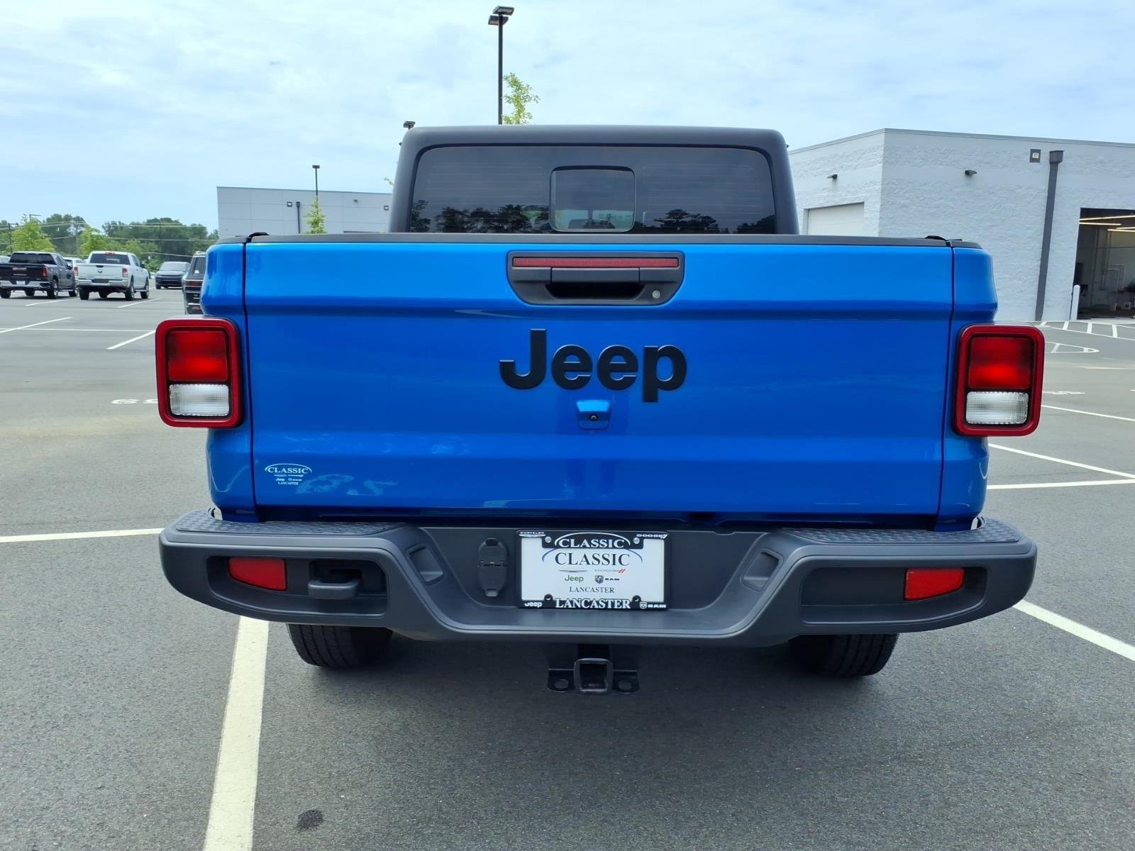 Used 2023 Hydro Blue Pearlcoat Jeep Sport image 18