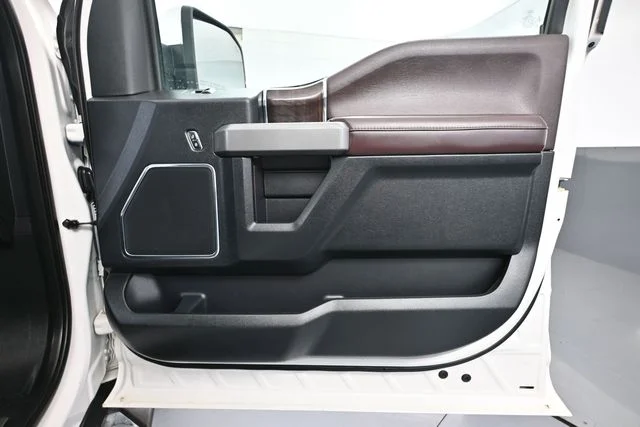 Used 2017 White Ford Platinum image 44