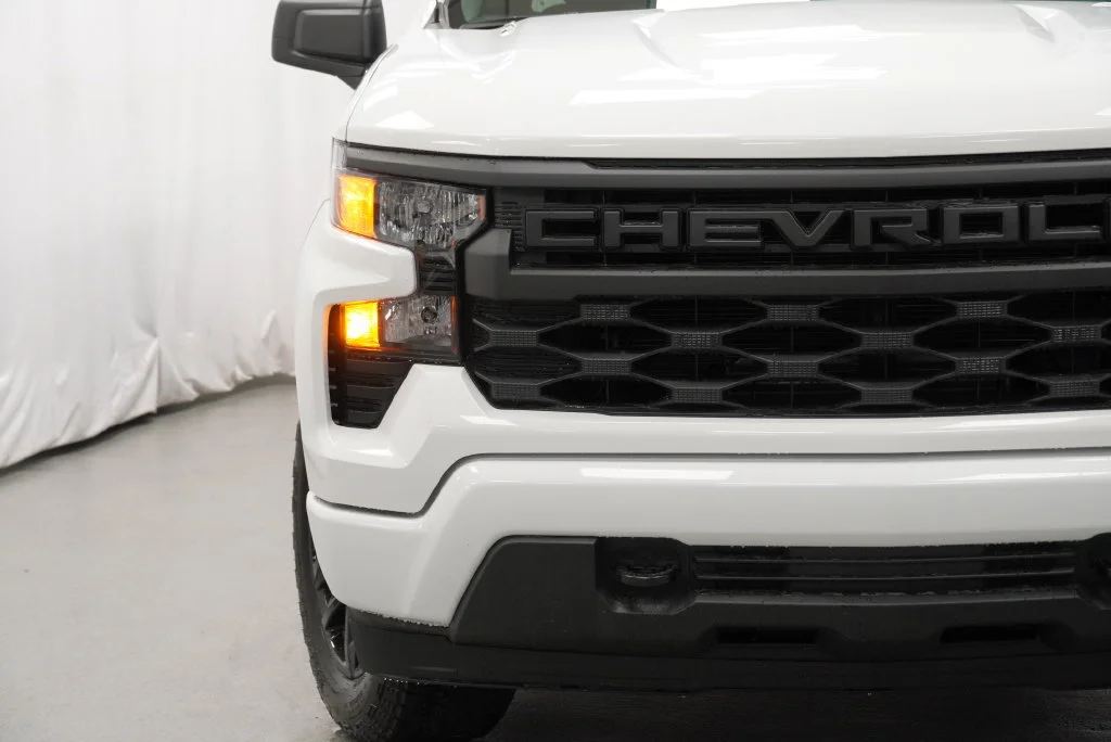 New 2026 Summit White Chevrolet Custom image 31