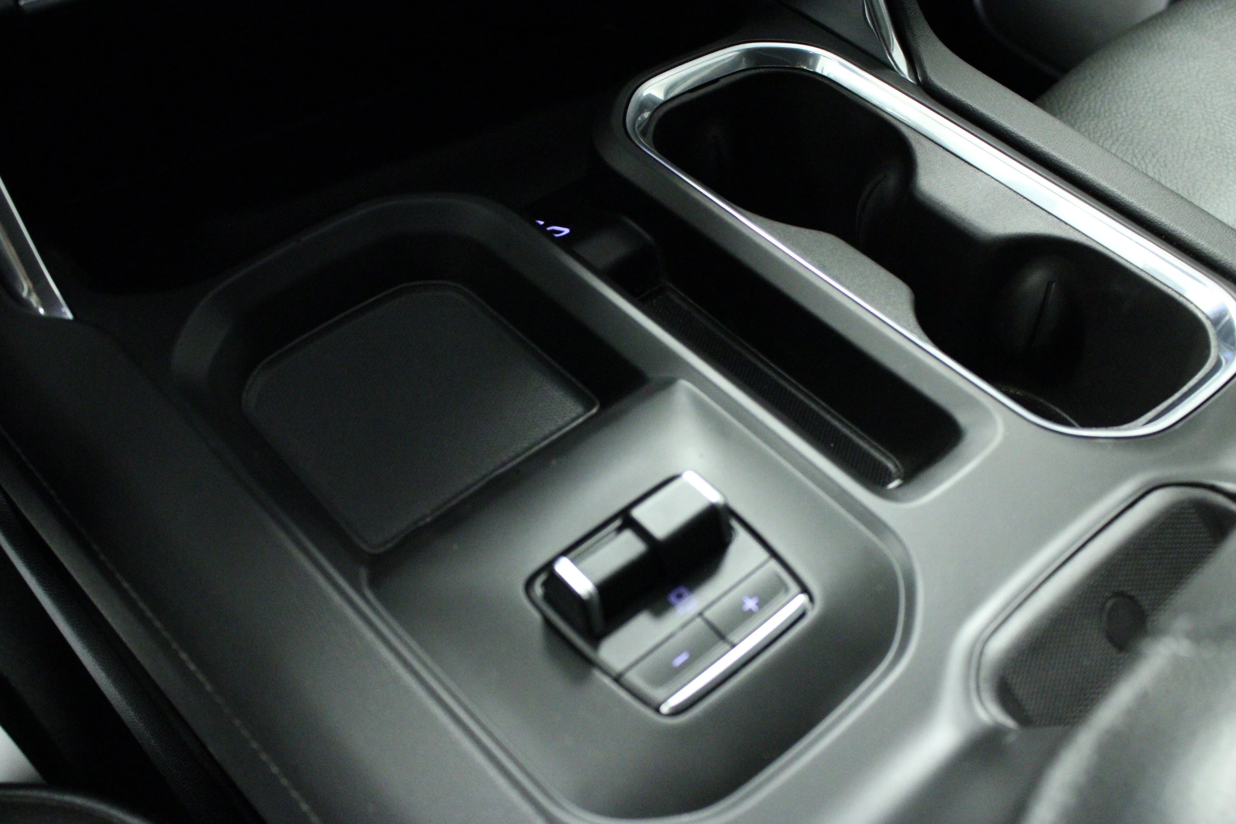 Used 2026 Glacier White Tricoat GMC Denali image 24
