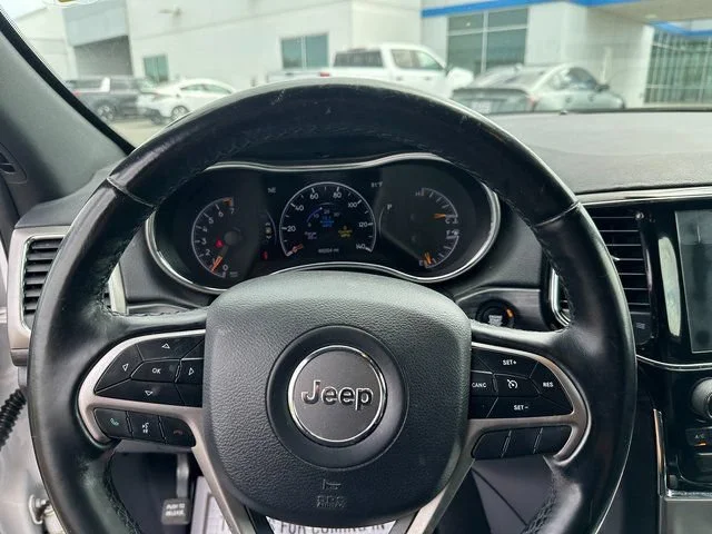 Used 2020  Jeep Altitude image 13