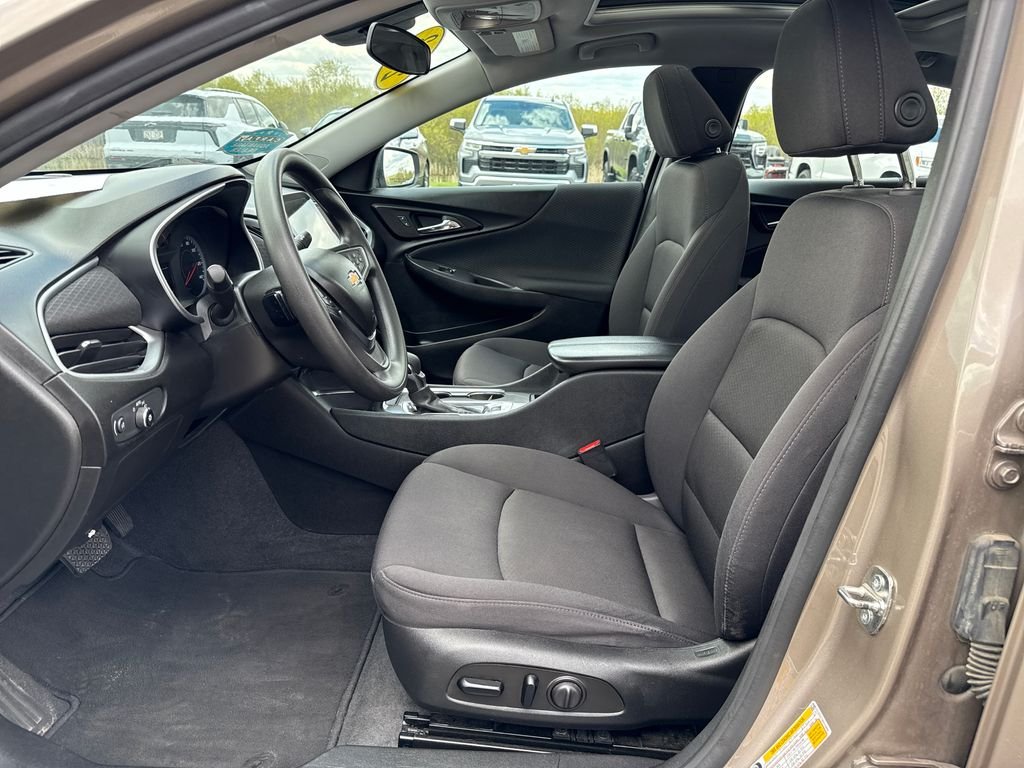 Used 2023 Gray Chevrolet LT image 24
