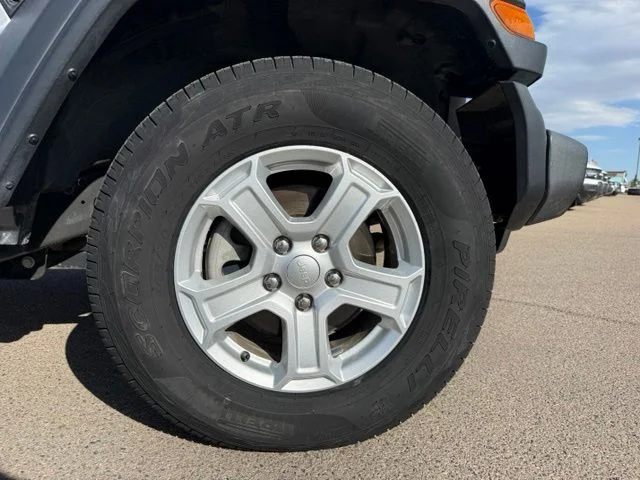 Certified Used 2018 Silver Jeep Unlimited Sport image 33