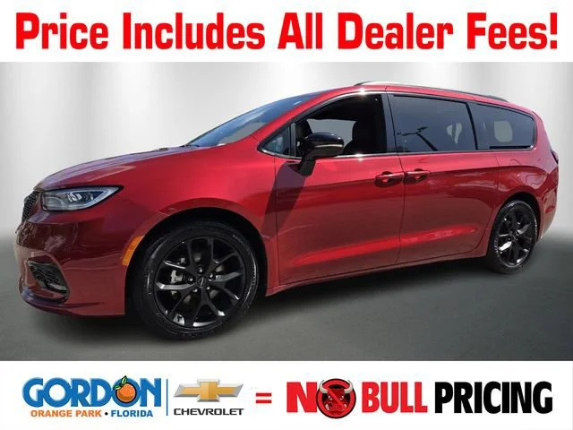 2025 Chrysler Pacifica Limited's photo