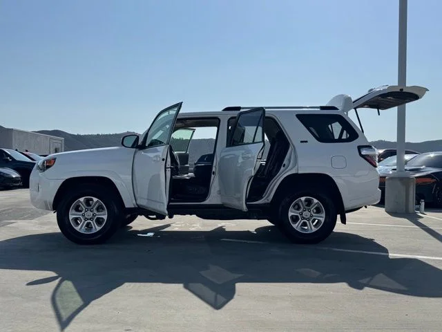 Used 2020 White Toyota SR5 image 27
