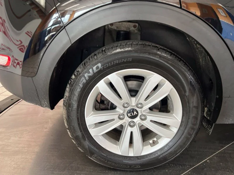 Used 2017 Red Kia LX image 9
