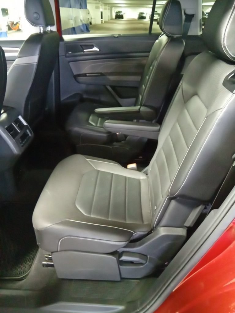 Used 2021  Volkswagen SEL Premium image 10