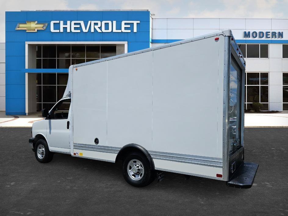 New 2024 Summit White Chevrolet 1WT image 3