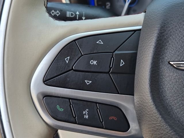 Used 2018 White Chrysler Limited image 27