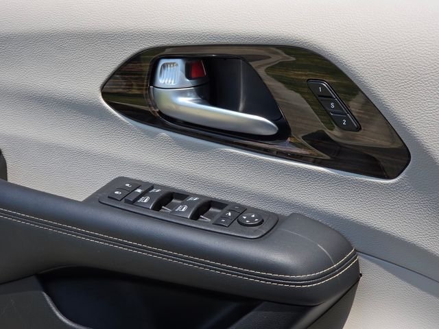 Used 2024 Silver Chrysler Limited image 27