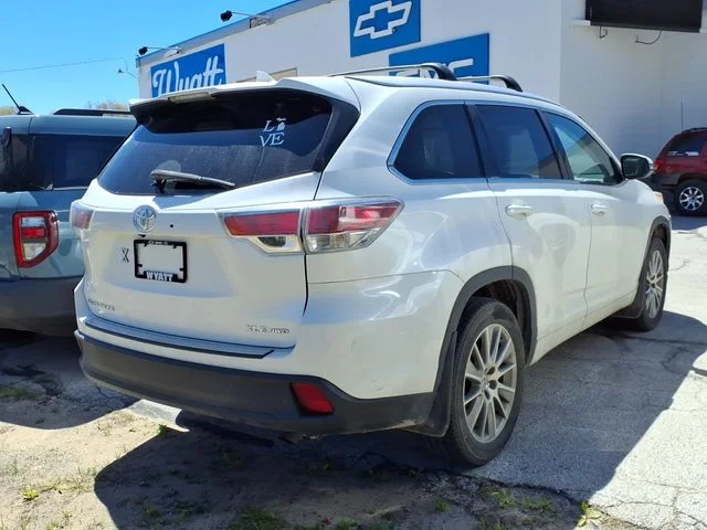 Used 2014  Toyota XLE V6 image 7