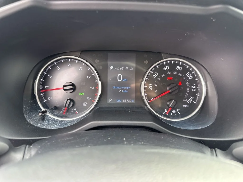 Used 2022 White Toyota XLE image 17