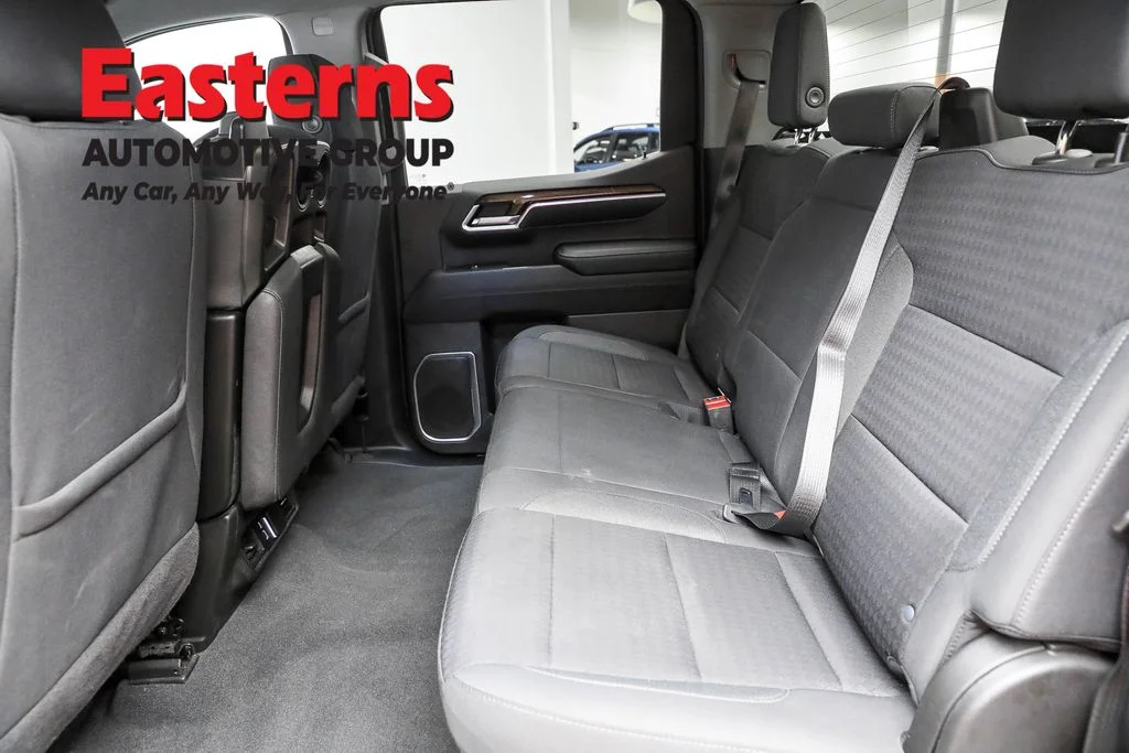 Used 2022 White Chevrolet LT image 21