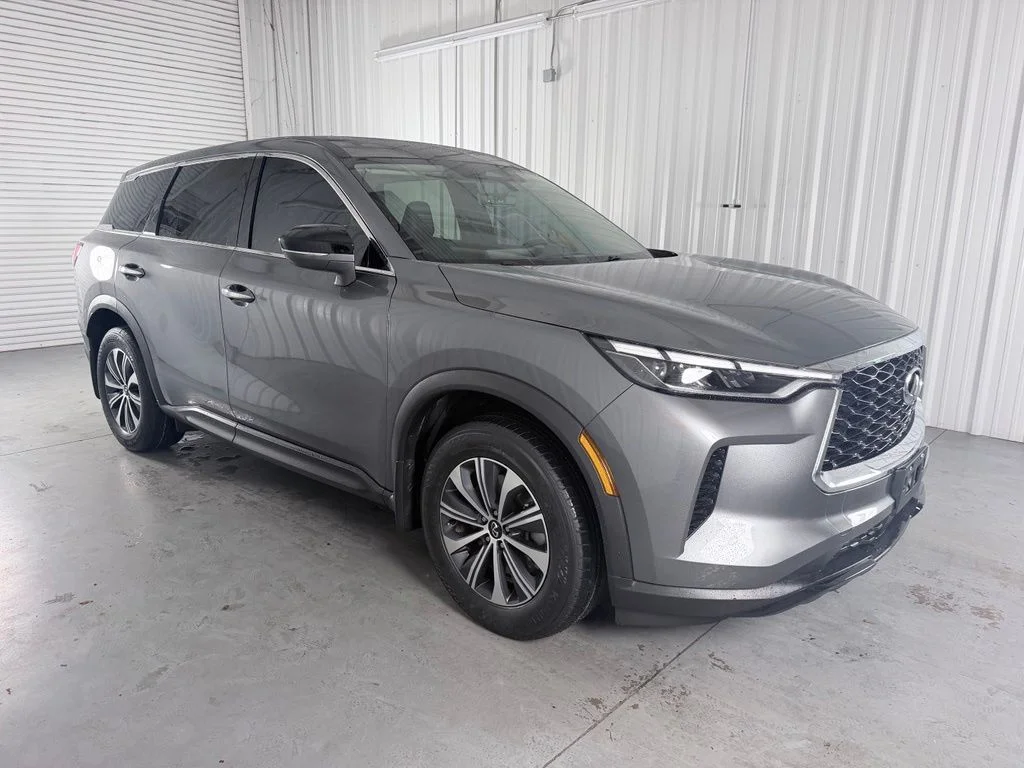 Certified Used 2023 Gray INFINITI PURE image 3