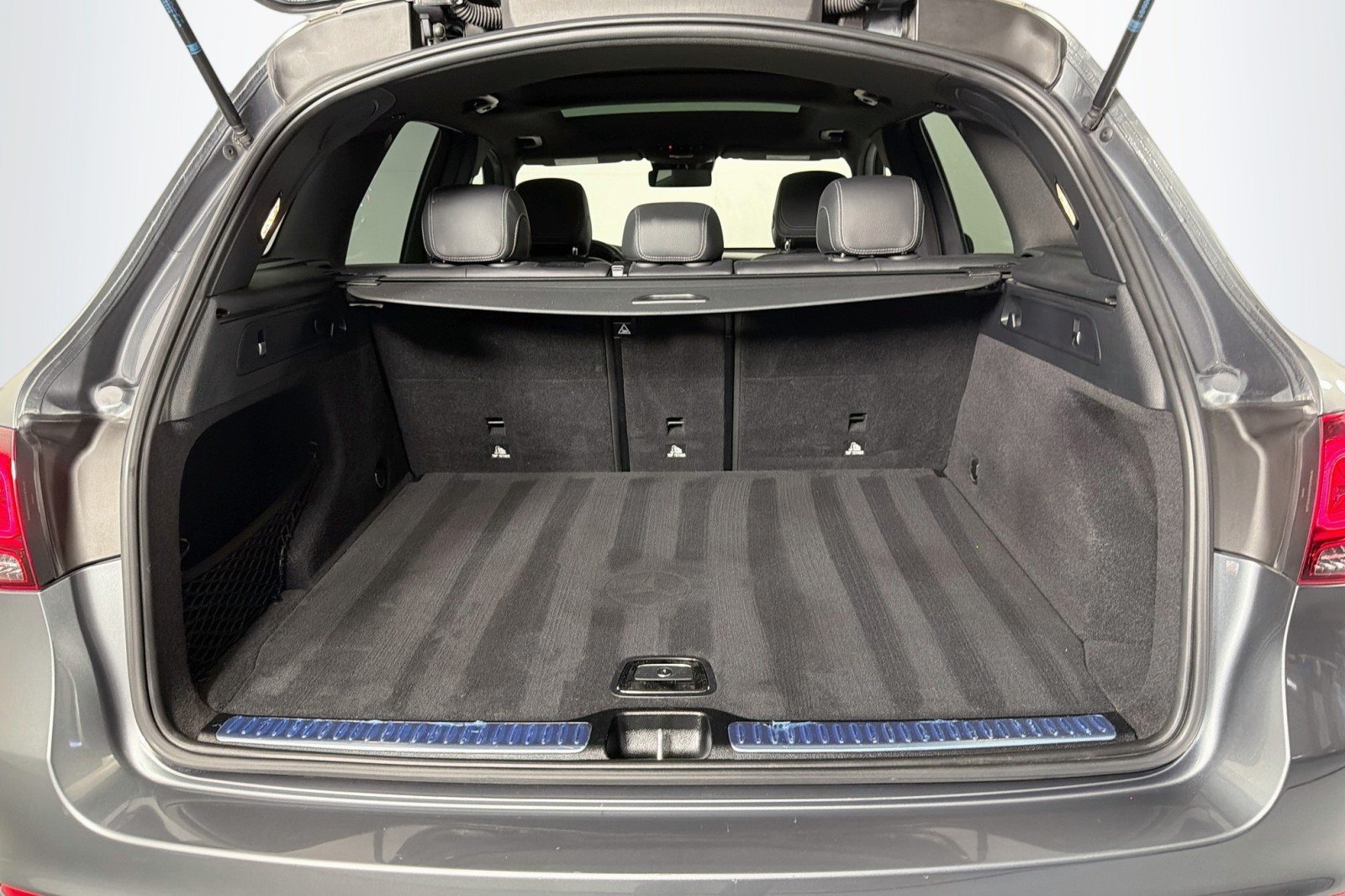 Used 2022 Selenite Grey Metallic Mercedes-Benz GLC 300 image 22