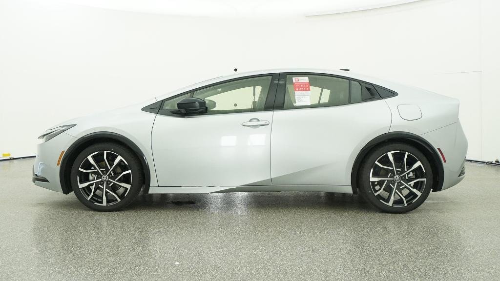 2026 Toyota Prius Plug-in Hybrid XSE - Photo 13