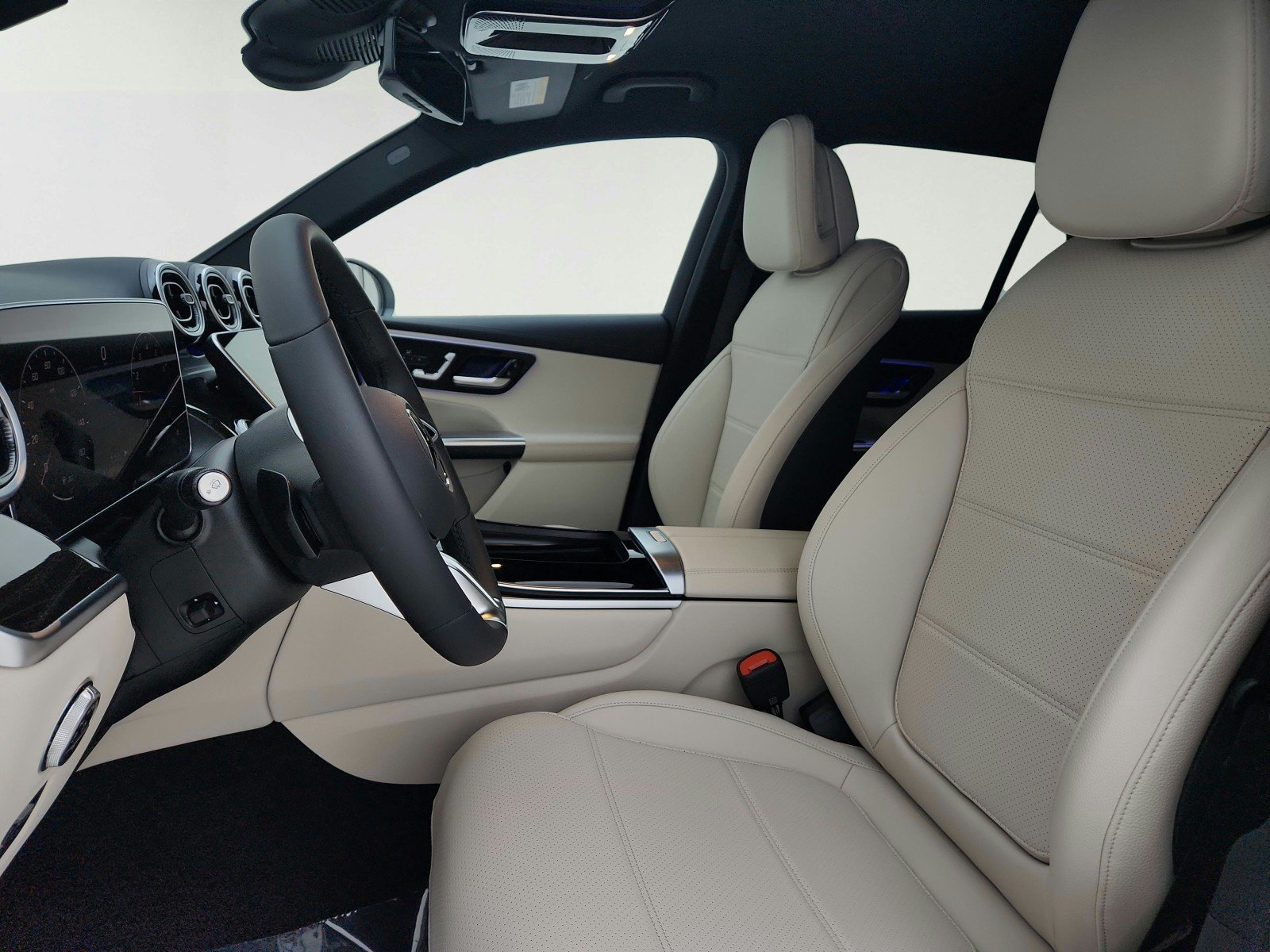 Certified Used 2025 Polar White Mercedes-Benz GLC 300 image 17