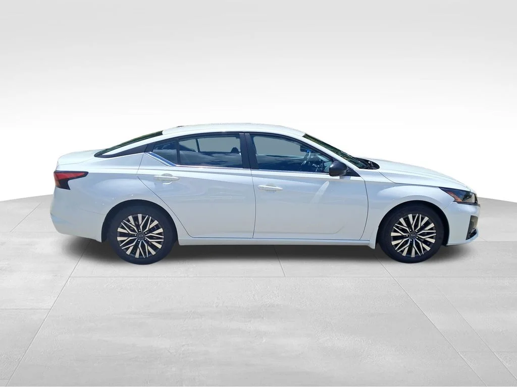 New 2026 White Nissan 2.5 SV image 7