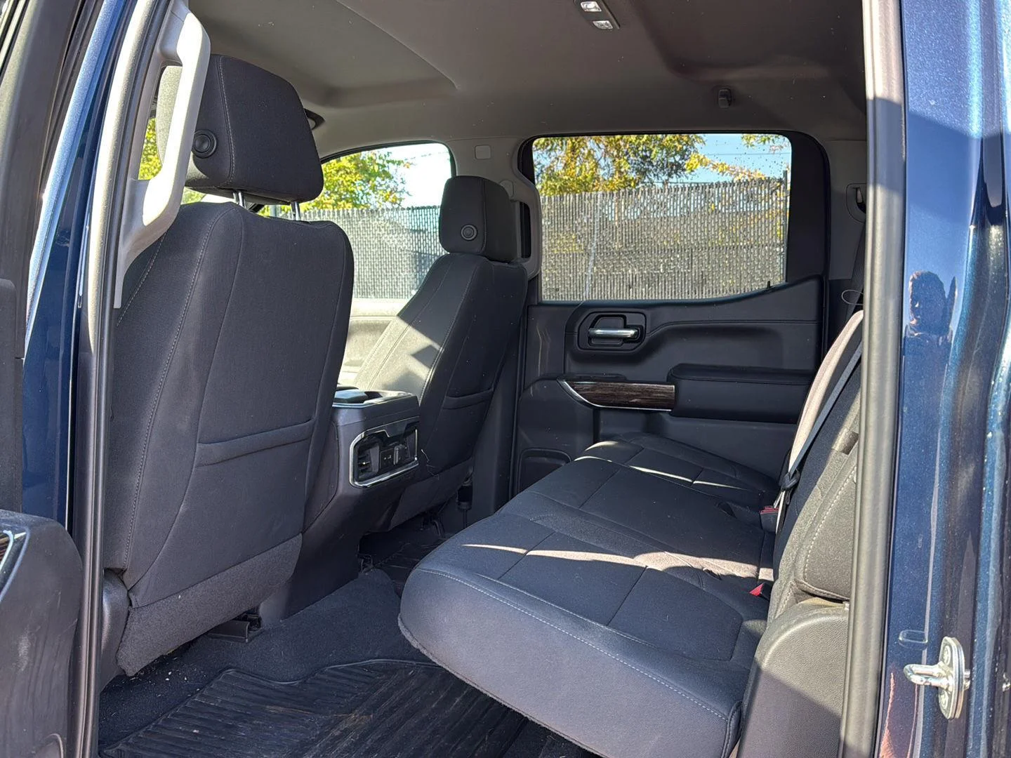 Used 2021 PACIFIC BLUE METALLIC GMC Elevation image 10