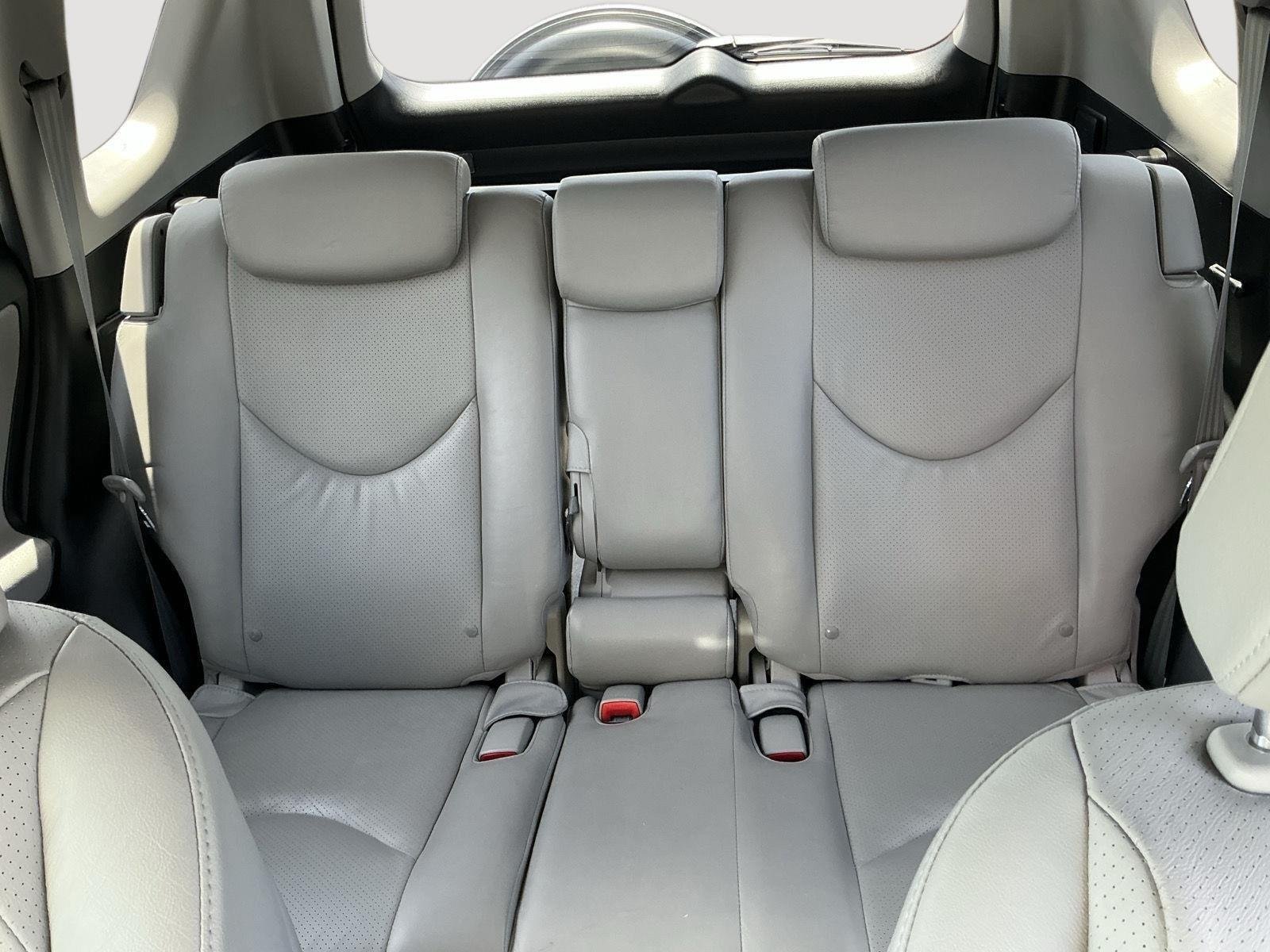 Used 2011 Classic Silver Metallic TOYOTA Limited image 7