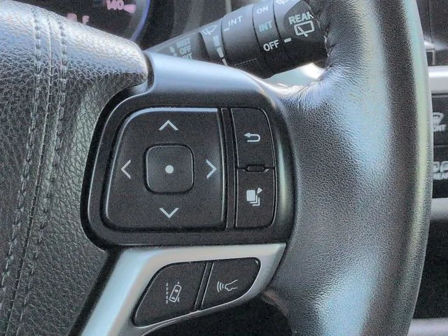 Certified Used 2018 2018 TOYOTA HIGHLANDER XLE Toyota XLE image 25