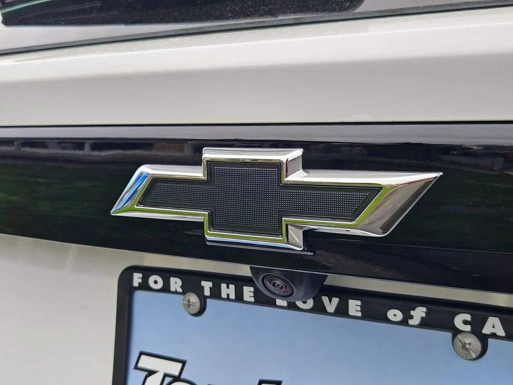 New 2027 Summit White Chevrolet LT image 26