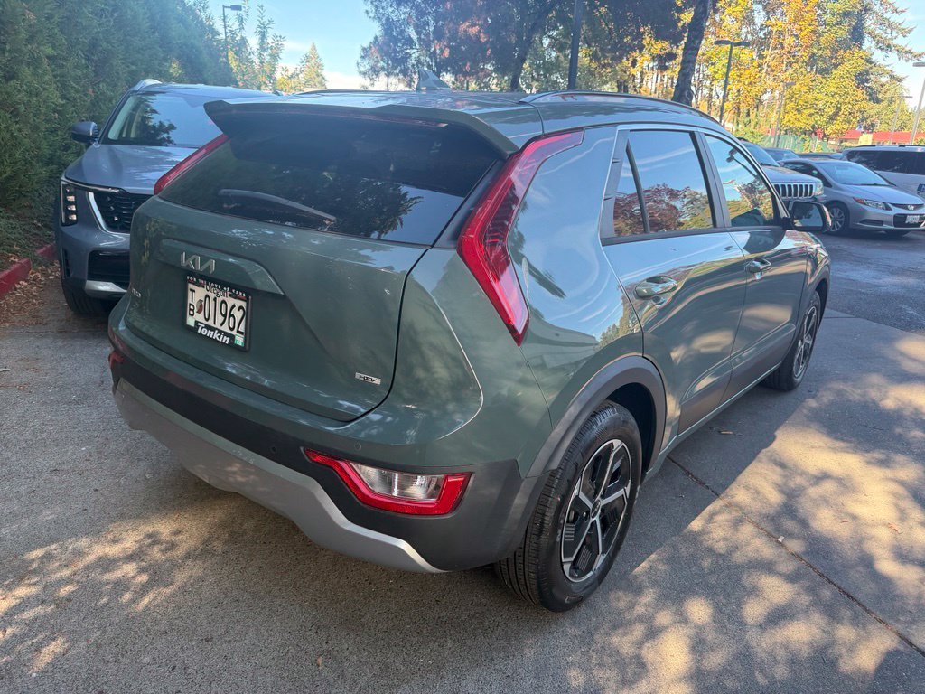 Used 2025 Cityscape Green Kia EX image 3