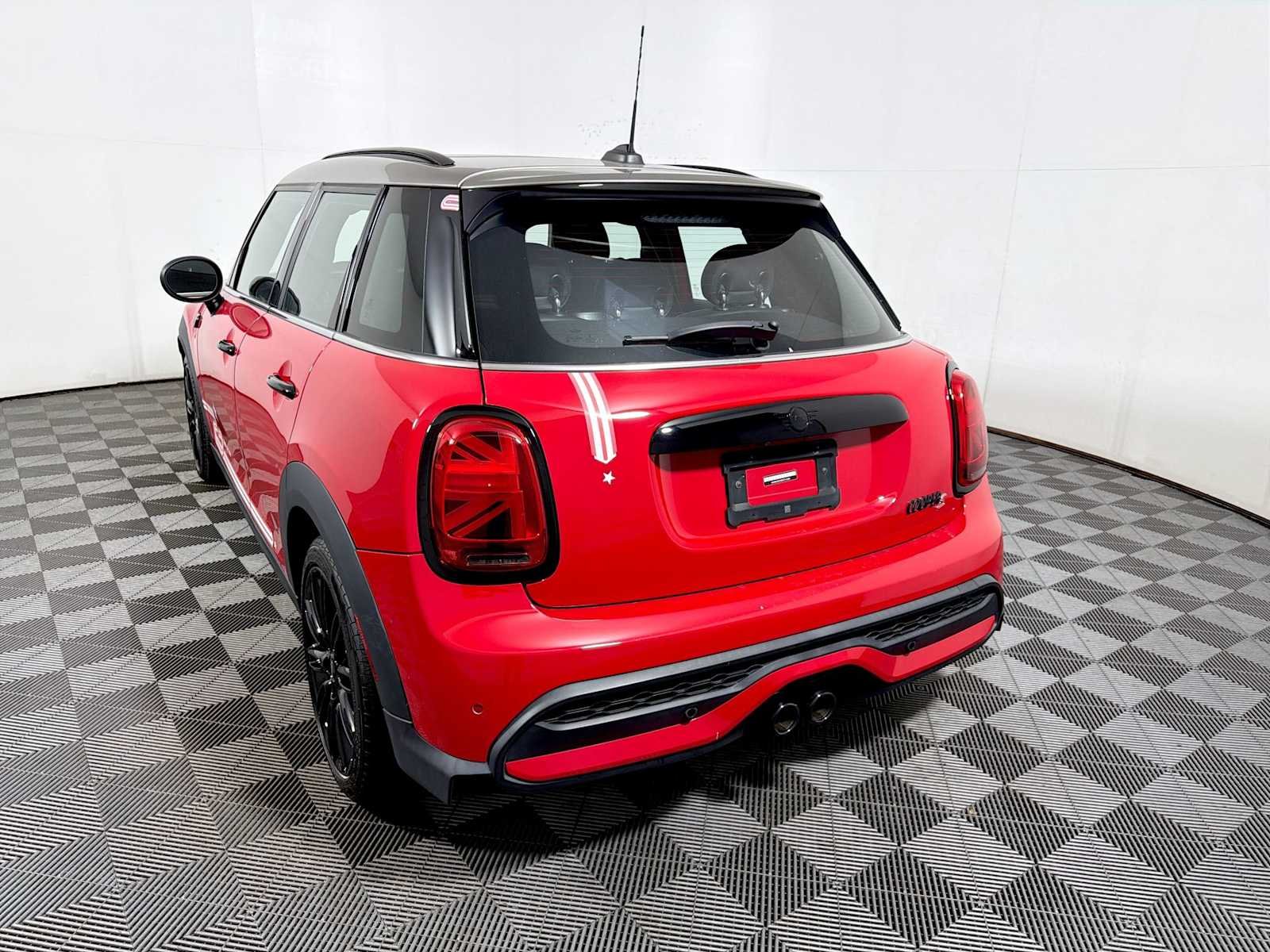 Used 2023 Chili Red MINI Cooper S image 5