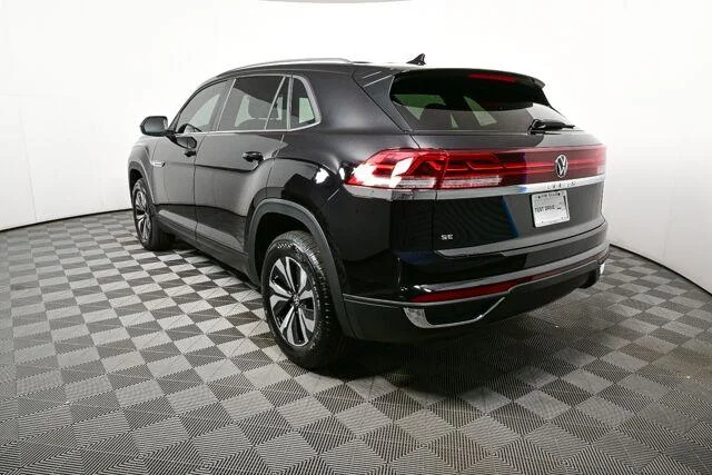 New 2026 Deep Black Pearl Volkswagen 2.0T SE image 30