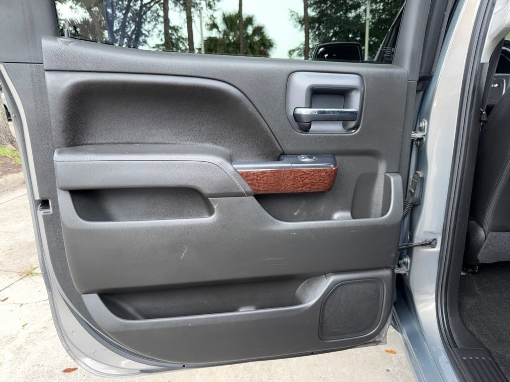 Used 2017 PEPPERDUST METALLIC GMC SLT image 52