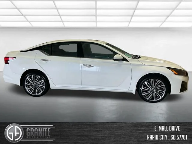 New 2025 White Nissan 2.5 SL image 5