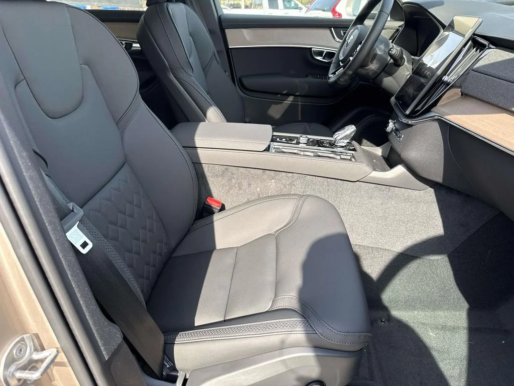 New 2026  Volvo B6 Plus 7-Seater image 14