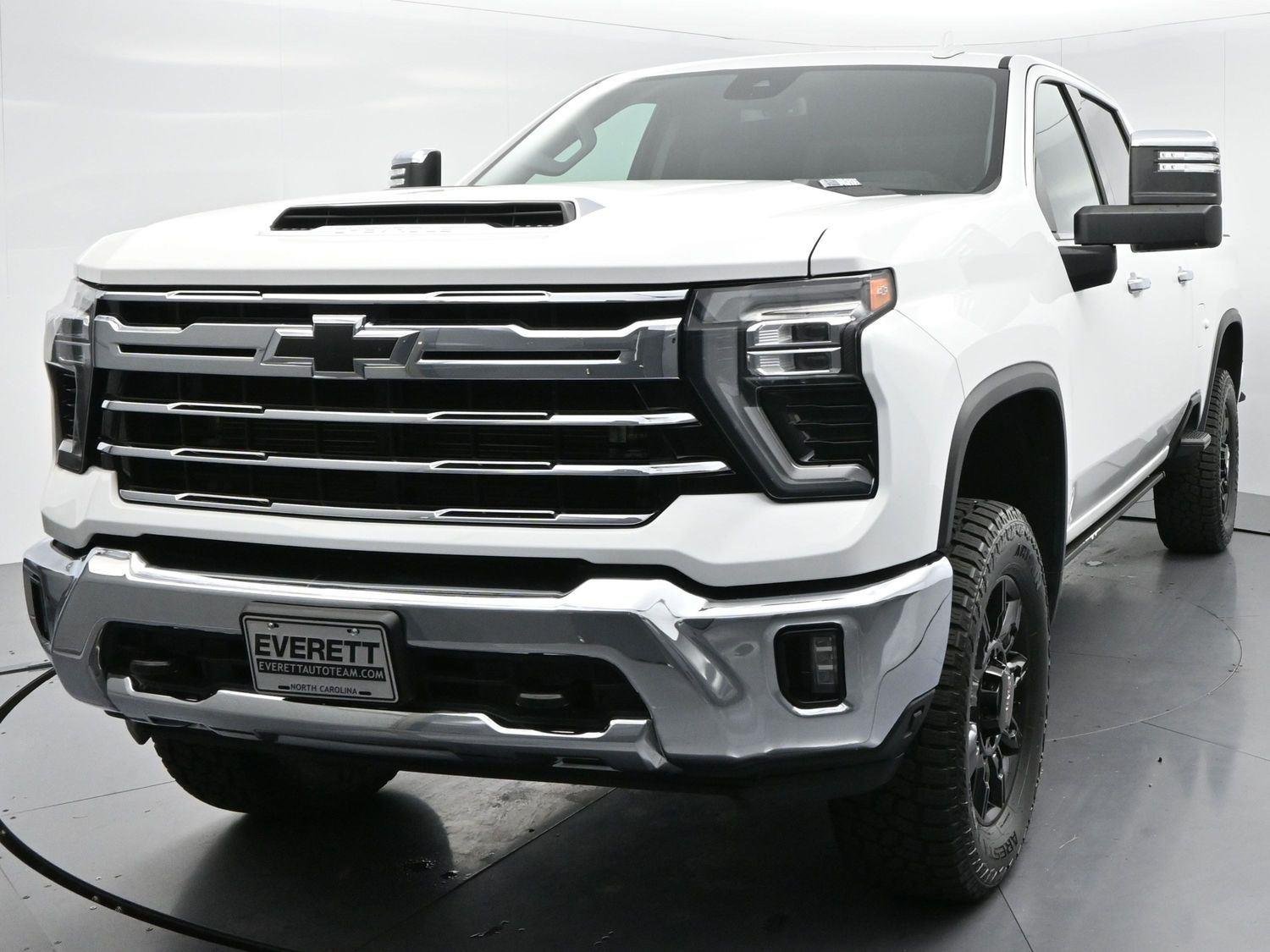 Used 2024 Summit White Chevrolet LTZ image 3