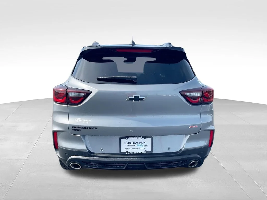 Used 2025 Gray Chevrolet RS image 9