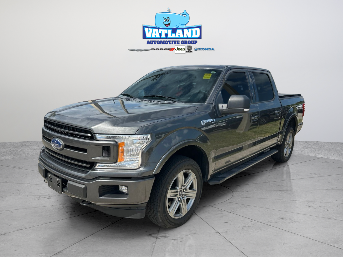 Used 2018 Gray Ford XLT image 1