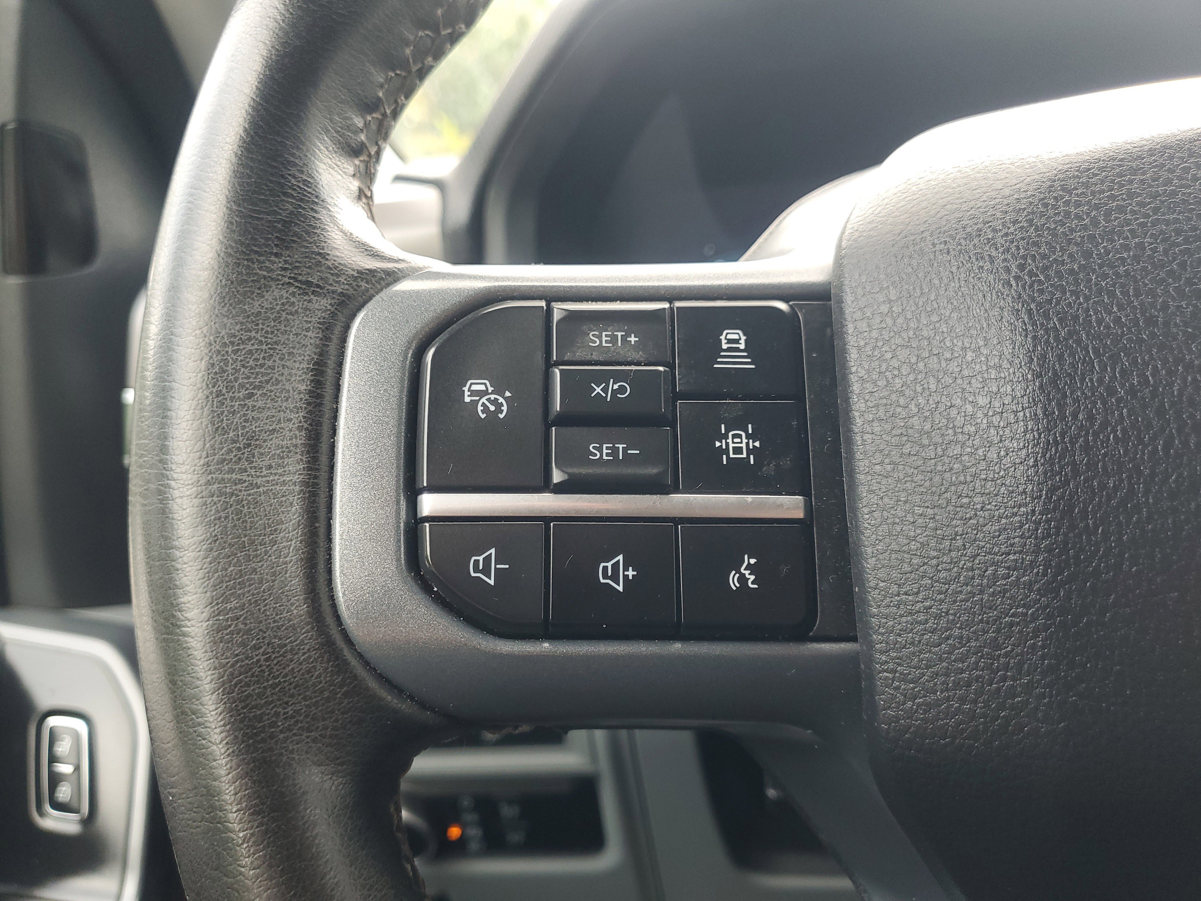 Used 2024 Oxford White Ford XLT image 19
