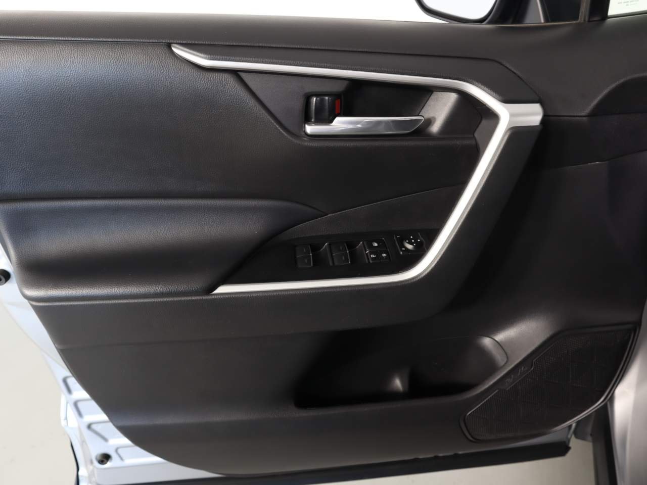 Used 2024 Silver Toyota XLE image 17