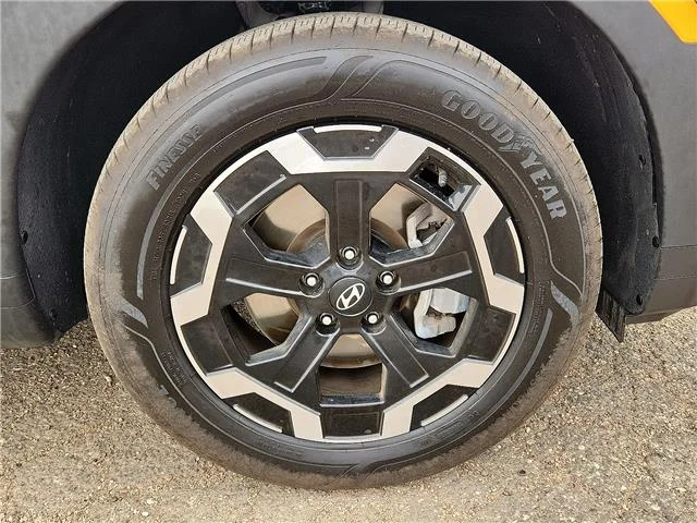 Used 2026 White Hyundai SEL All-Wheel Drive image 7