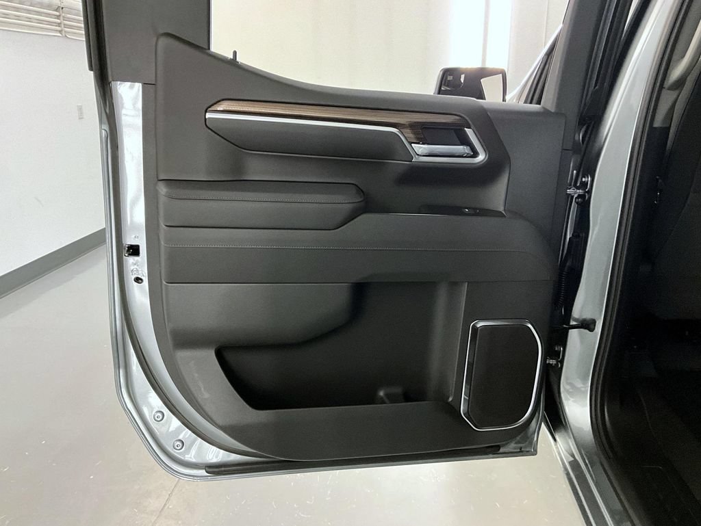 New 2026 Sterling Gray Metallic Chevrolet LT (2FL) image 20