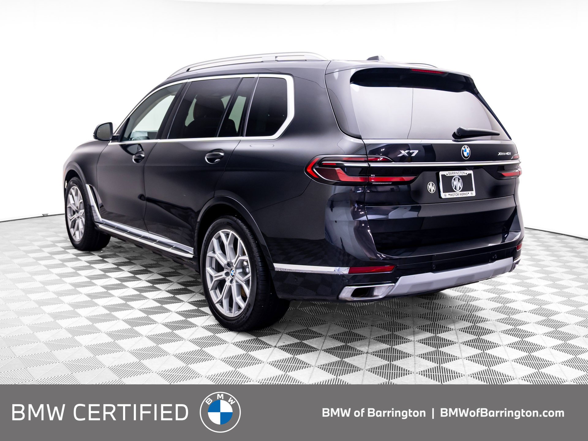 Used 2025 Black Sapphire Metallic BMW xDrive40i image 3