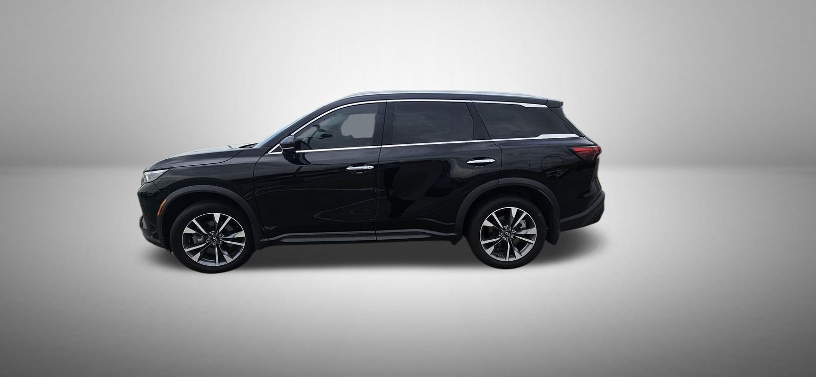 Certified Used 2023 Black INFINITI LUXE image 5