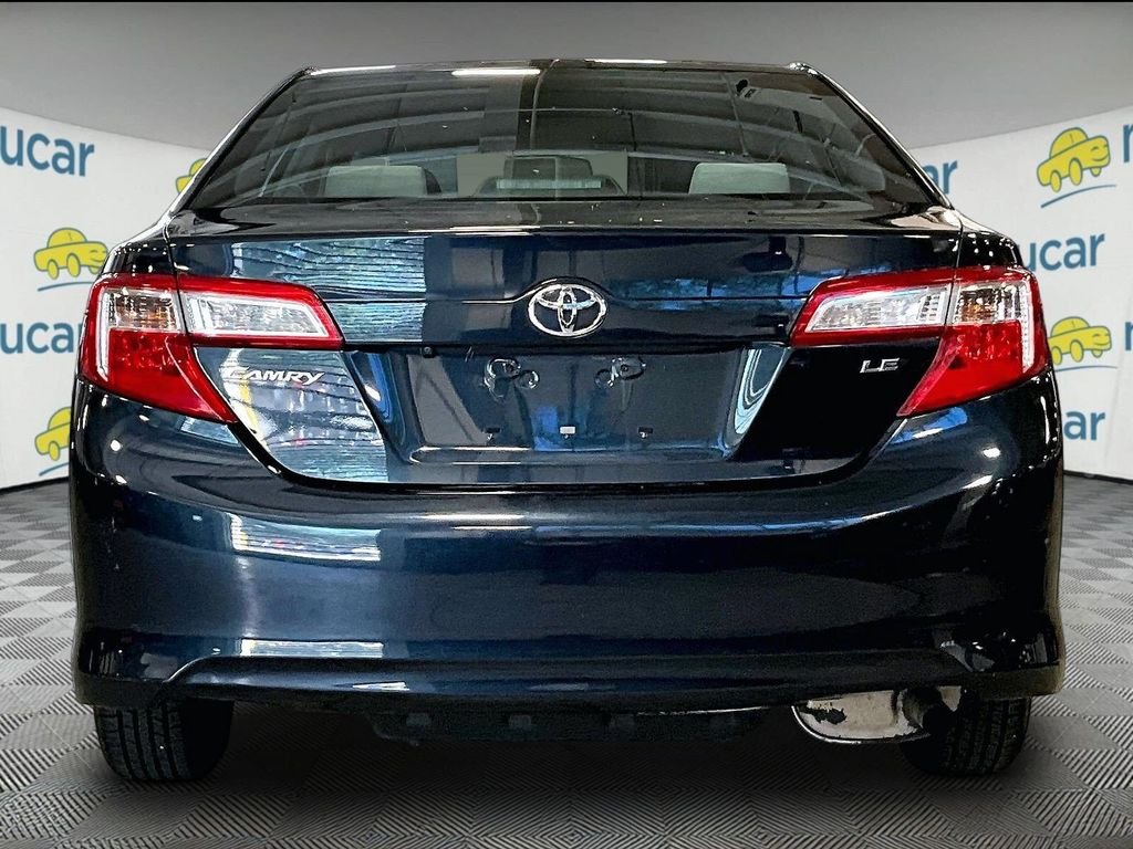 Used 2014 Gray Toyota LE image 5