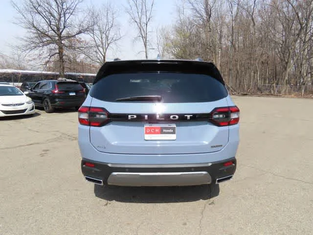 New 2026 Sonic Gray Pearl Honda Touring image 5