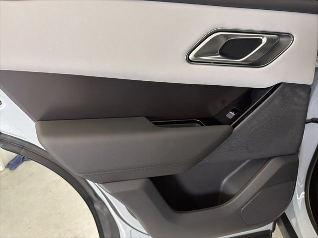 New 2026 Arroios Grey Land Rover Dynamic SE image 14
