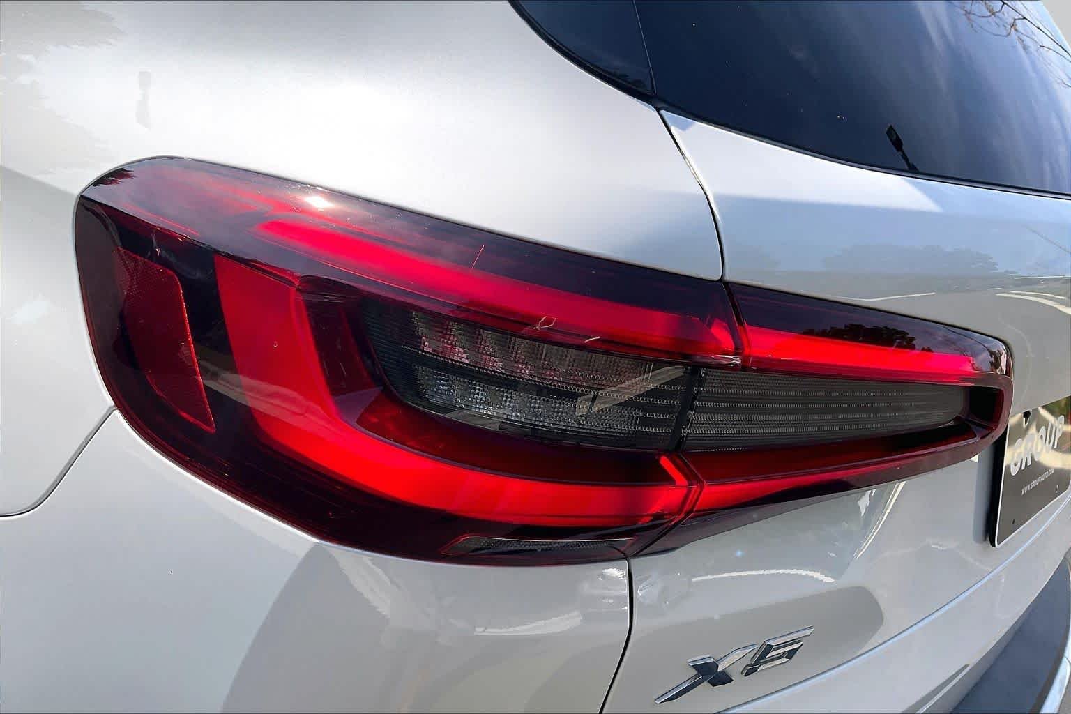 Used 2021 Mineral White Metallic BMW xDrive40i image 28