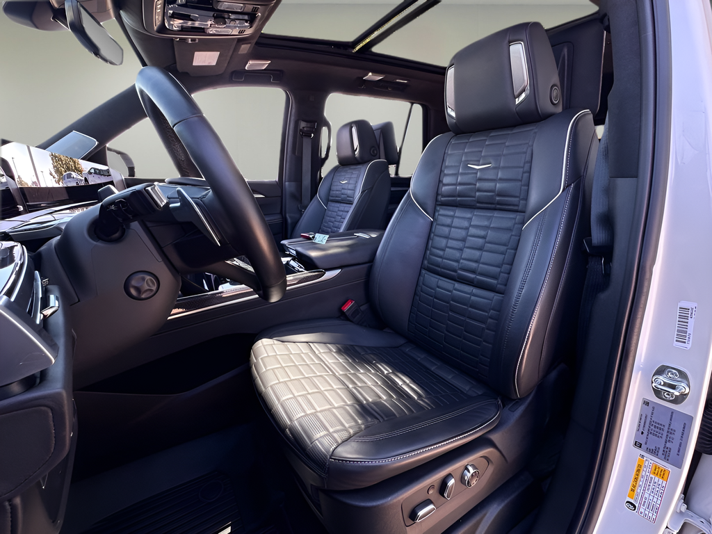 Used 2025 White Cadillac V-Series image 5