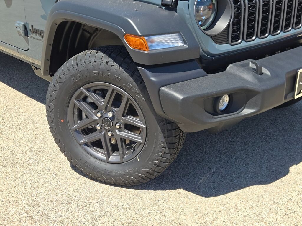 New 2026 Anvil Clear-Coat Exterior Paint Jeep Sport S image 4